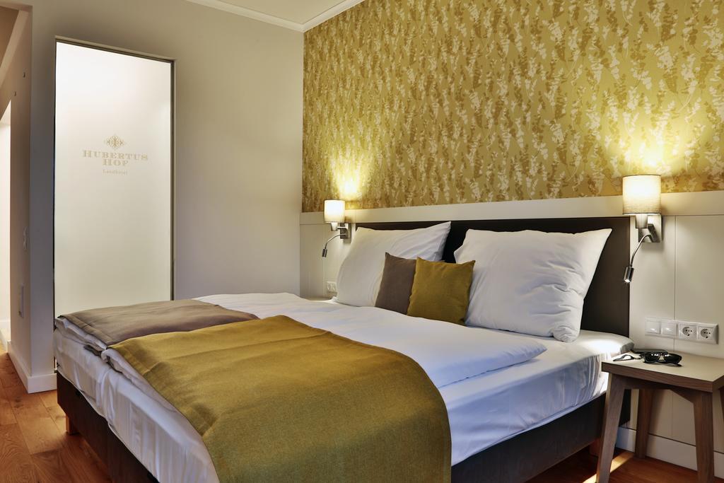 Hubertus Hof Landhotel Balatonfenyves Exteriör bild