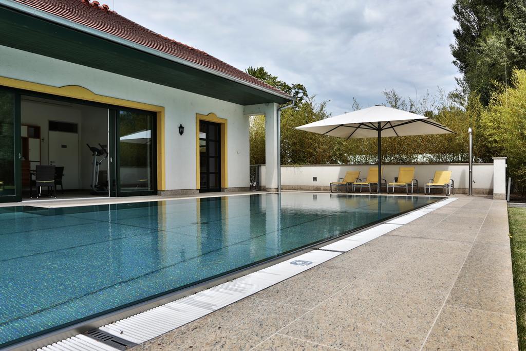 Hubertus Hof Landhotel Balatonfenyves Exteriör bild