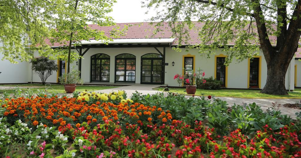 Hubertus Hof Landhotel Balatonfenyves Exteriör bild