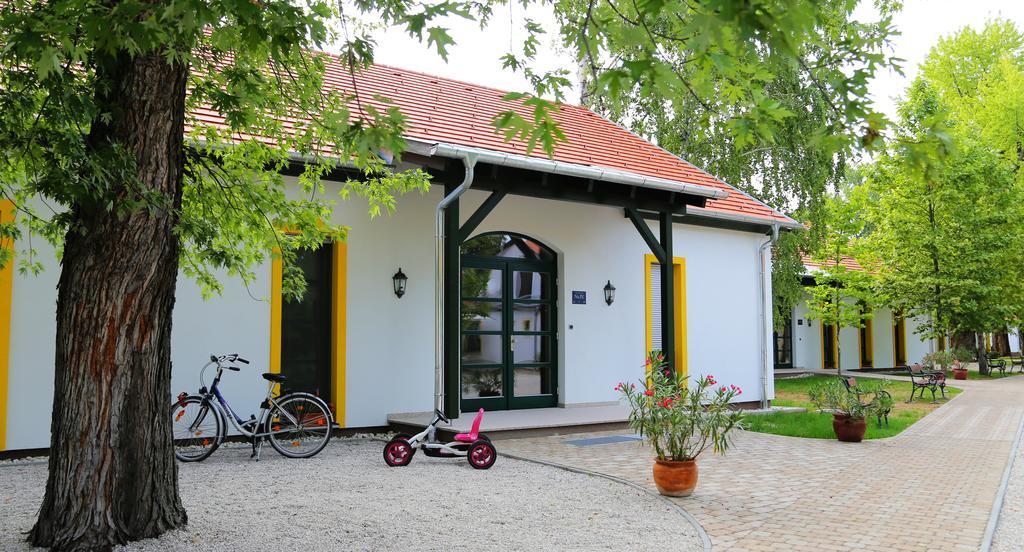 Hubertus Hof Landhotel Balatonfenyves Exteriör bild