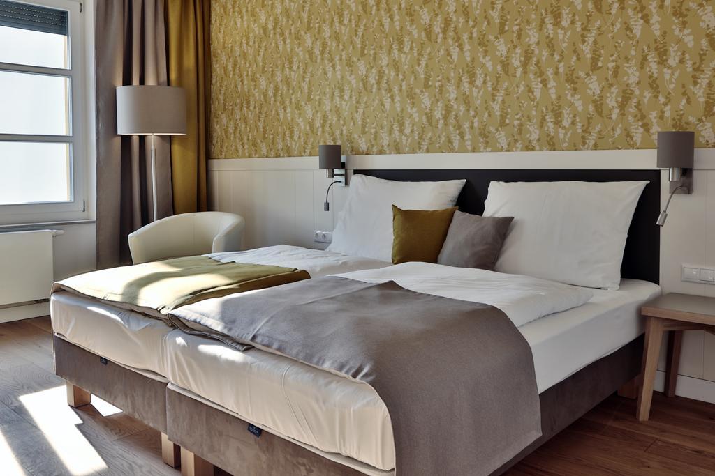 Hubertus Hof Landhotel Balatonfenyves Rum bild
