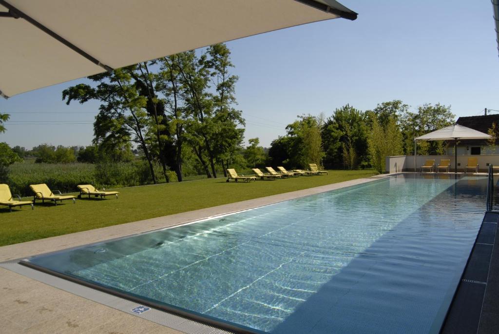 Hubertus Hof Landhotel Balatonfenyves Exteriör bild